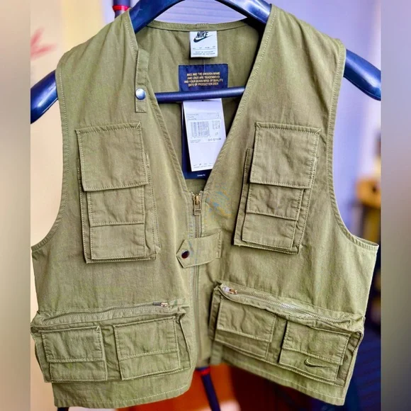 Gorgeous Nike Utility Vest!!!
Loose Fit - Picture 6 of 9
